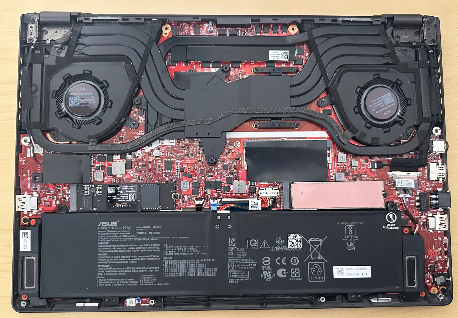 Internal Photo of Asus ROG Zephyrus M16 GU603ZE GU603ZM GU603ZW silver backlit US keyboard (ASUS GU603)